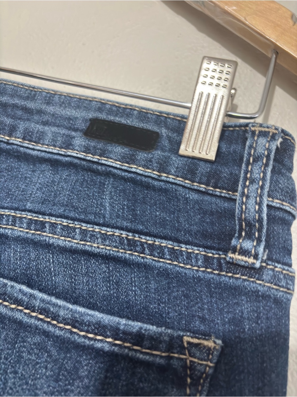 Kut from the Kloth Boyfriend Jeans Size 4 Dark Blue Wash - Picture 7 of 8